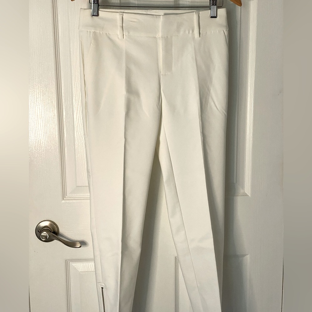 ⭐️ 👖 Roz & Ali 7/8 pants with ankle zippers